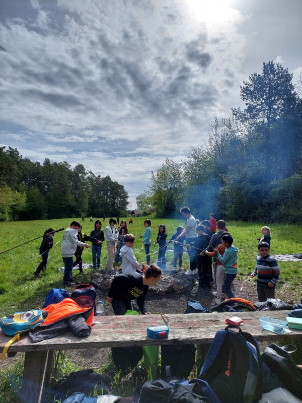 Unsere Seeäckerschule beim Wandertag im April 2024.