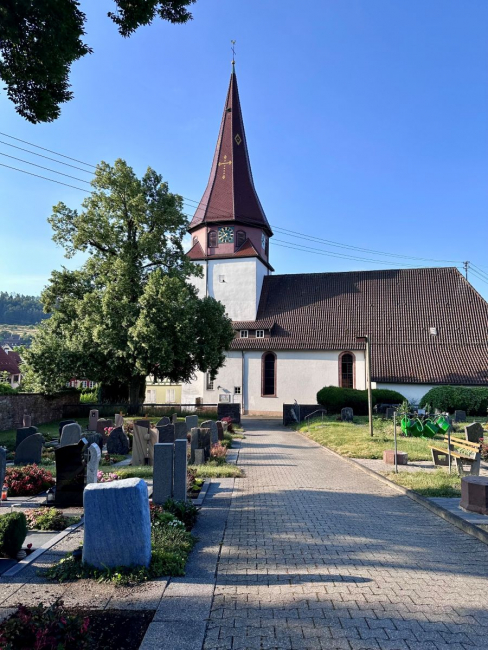 Blick von außen auf die Martinskirche