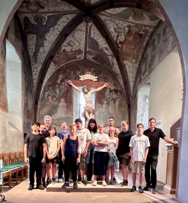 Ein Gruppenbild aller Beteiligten.
