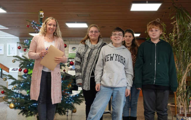 Beim Vorlesewettbewerb der 6. Klasse an der SBBZ Seeäckerschule Calw im Dezember 2024.